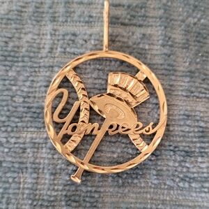 Yankee 14 k gold pendent